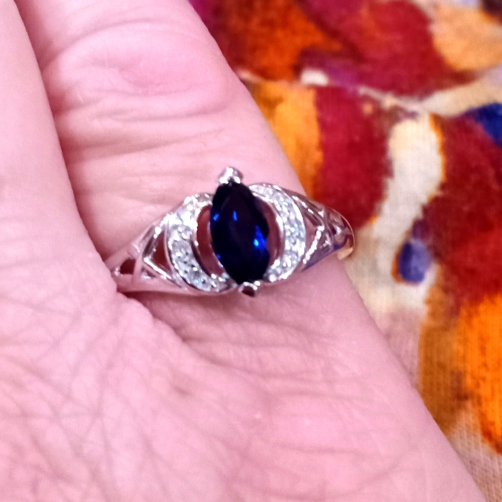 Sterling Sliver Spinal ring size 7 excellent used condition Top 9 mm wei…